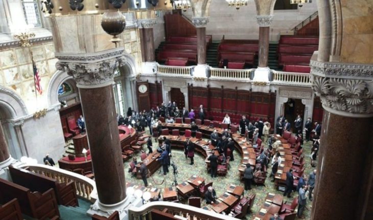 translated from Spanish: New York: Approve law in favor of “dreamers”
