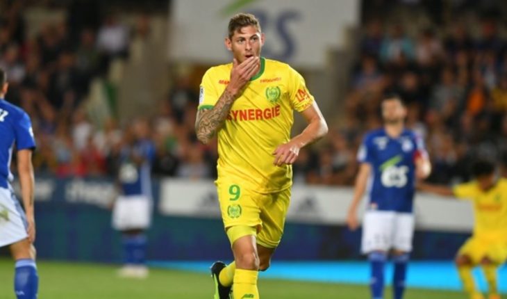 translated from Spanish: #NoDejenDeBuscar: the order of the world of football for Emiliano Sala