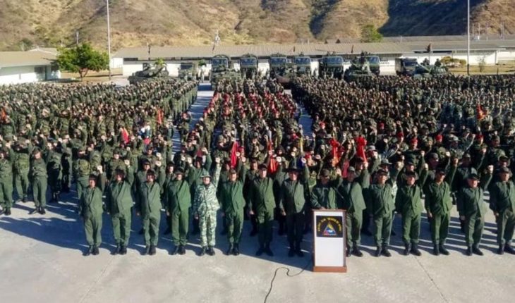 translated from Spanish: Strong support from Venezuelan military to Maduro