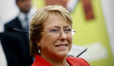translated from Spanish: The ghost of Michelle Bachelet round La Moneda and the opposition