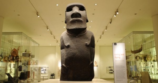 The long awaited return of the Moai Hoa Hakananai' to their lands: disputes around the heritage
