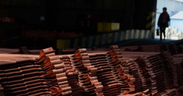 The price of copper closed down after strengthening in the dollar