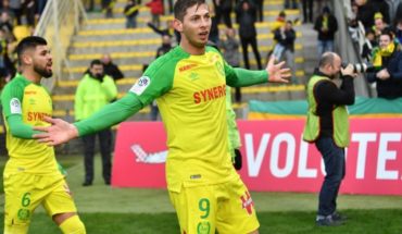 translated from Spanish: Emiliano Sala family resumed the search with an impressive support