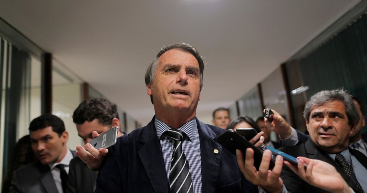 Wages, land and diversity: the three first decisions of Bolsonaro