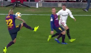¿Sí era penalti? Arturo Vidal enfurece al Sevilla por esta polémica jugada