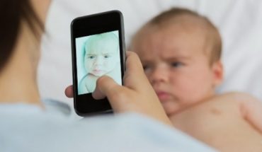 Advierte sobre los peligros de compartir videos y fotos de menores en redes sociales