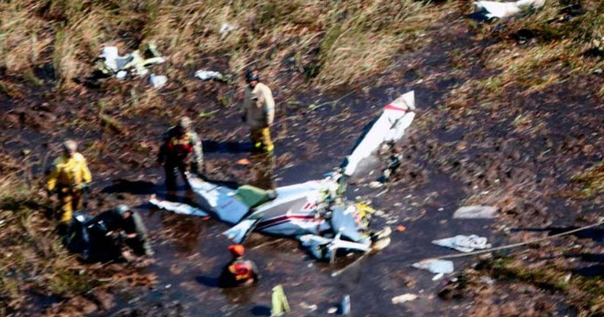 Avión se estrella en bahía de Texas y deja 3 personas muertas