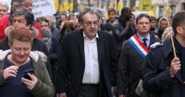 Critican a “chalecos amarillos’ por insultos antisemitas y ataques contra policía francesa