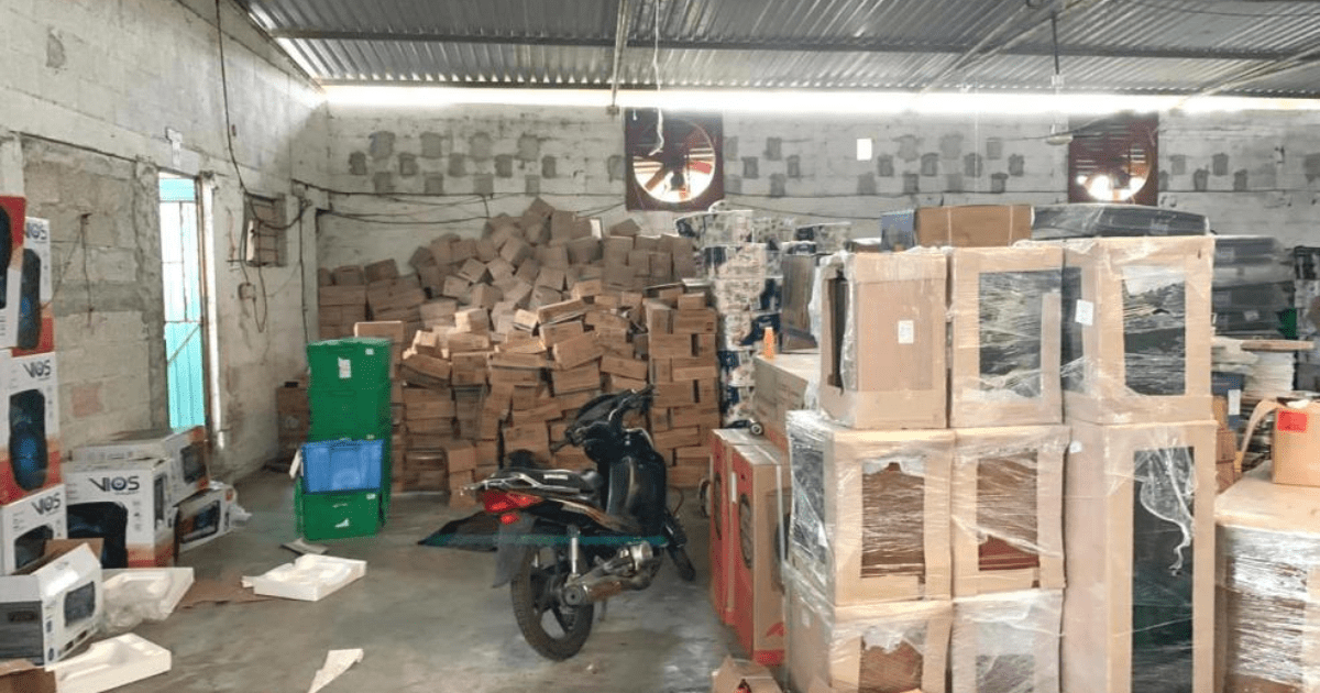 Descubren bodega con mercancía robada en Veracruz