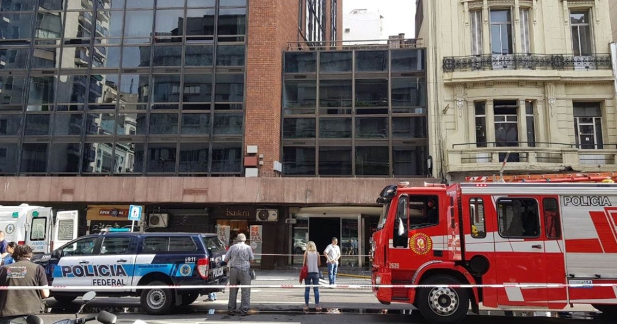 Detienen a un hombre por el incendio de un hotel donde murieron 5 personas