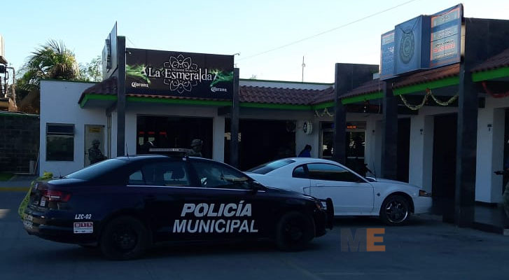 Dos hombres baleados en un bar de Lázaro Cárdenas, uno muere en un hospital y el otro está herido