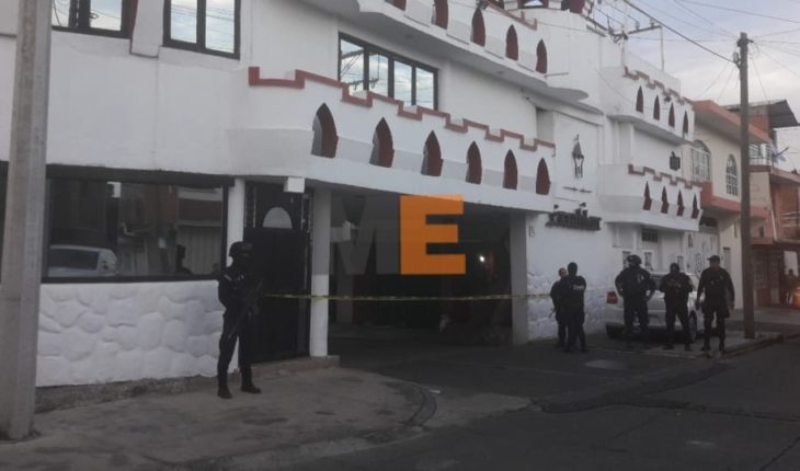 Encuentran a una mujer muerta en la habitación de un motel en Uruapan, Michoacán