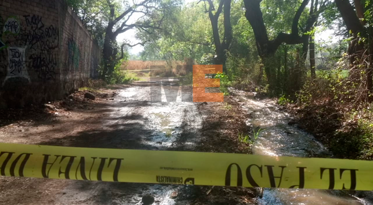 Encuentran encobijado el cuerpo de un hombre en una brecha de El Parián en Morelia, Michoacán