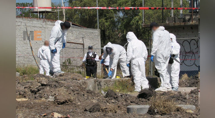 Encuentran un cadáver semienterrado en la colonia Valle de Los Manantiales, en Morelia