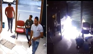 Exhiben asalto en barbería; una semana después es incendiada