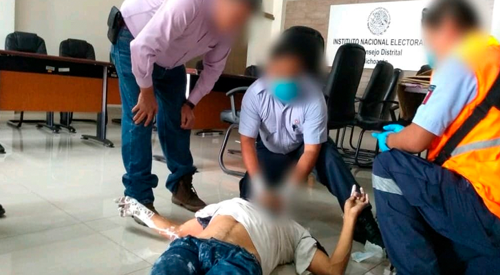 Hombre se intoxica al pintar aljibe del INE en Morelia, Michoacán