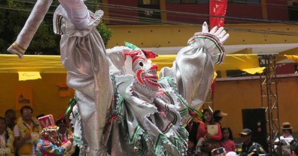 La Paz se prepara para el carnaval con el desentierro del “pepino”