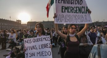 Mujeres marchan contra feminicidios e intento de secuestros en el Metro