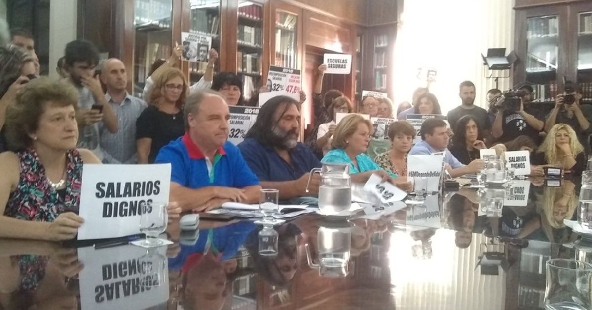 Paritarias: maestros bonaerenses están reunidos con los funcionarios de Vidal