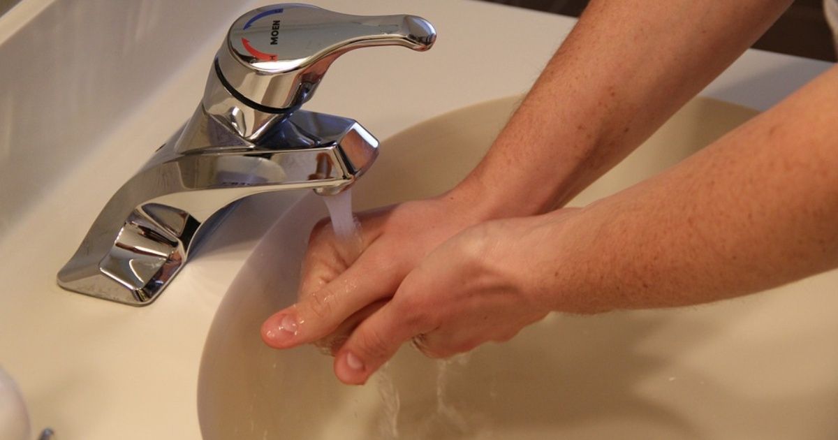 Presentador de TV aseguró no haberse lavado las manos en 10 años