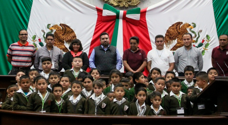 Presentan libro “Mi Constitución, Poesía Cívica”; Erik Juárez encabeza evento