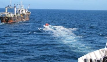 Se hundió un barco pesquero chino y rescataron a sus 30 tripulantes