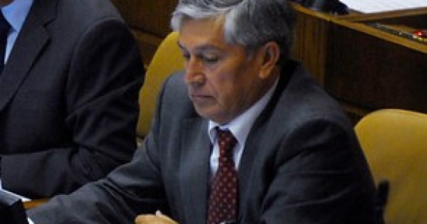 Senador Sandoval (UDI) acusó “errores de coordinación y comunicación” en incendio de Aysén