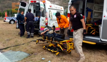 Un muerto y siete heridos en accidente de autobús en la carretera Morelia-Salamanca