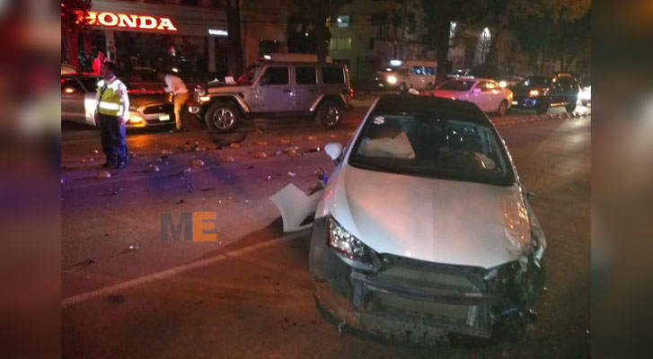 Una persona herida en choque de tres autos sobre la Avenida Camelinas de Morelia