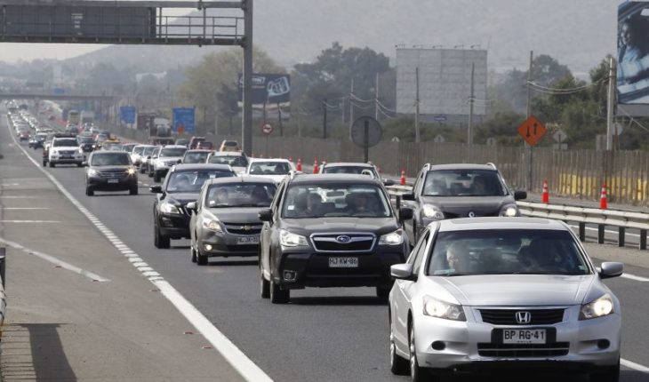 Unos 330 mil vehículos saldrán de Santiago este fin de semana