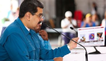 Venezuela deporta al equipo de la cadena Univision detenido durante una entrevista a Maduro