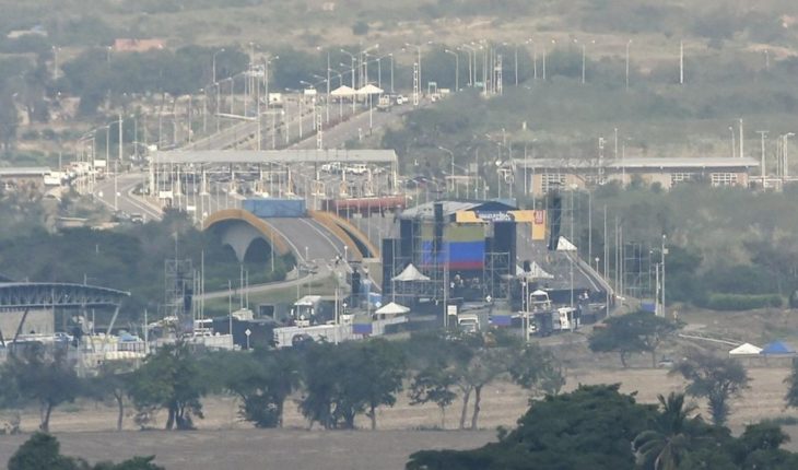 Venezuela: un puente de 300 metros separa los recitales en la frontera