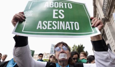 translated from Spanish: Anti-abortion groups demand Senate protection of life and the family; will not impose religious criteria, responds Ortiz Pinchetti