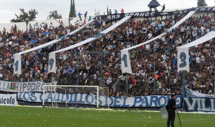 translated from Spanish: Asesinaron a un barra de Independiente Rivadavia y lo velaron en el estadio