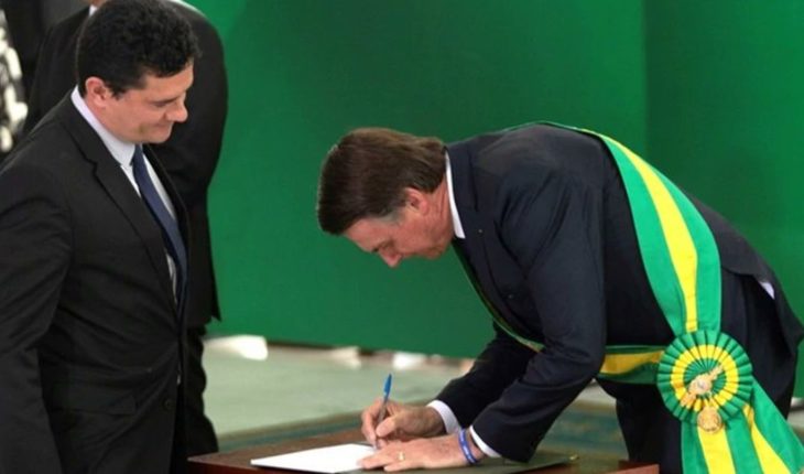 translated from Spanish: Bolsonaro advances in projects of heavy-handed and against due process