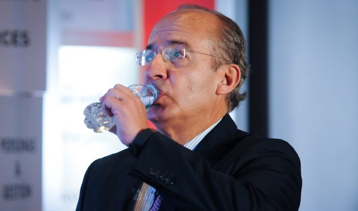 translated from Spanish: Calderon denies conflict of interest after accusation of AMLO