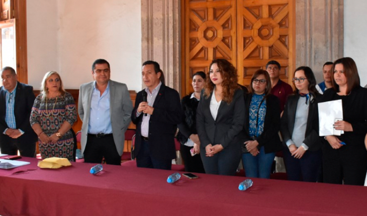 translated from Spanish: Congress of Michoacan provides scholarships to students of excellence