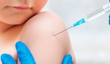 translated from Spanish: Decidió no vacunar a su hijo, se enfermó y ahora se arrepiente públicamente