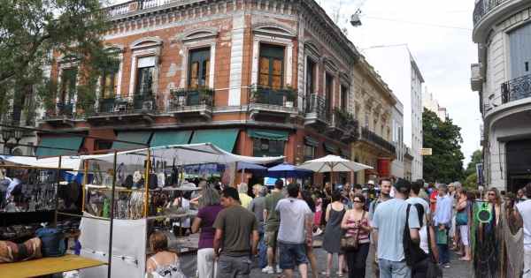 Domingos más vacíos en Buenos Aires sin los artesanos de la Feria San Telmo
