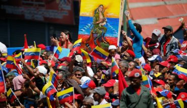 translated from Spanish: FF.AA. de Venezuela respondieron a Trump: “Van a tener que pasar por nuestros cadáveres” para establecer un “gobierno títere”