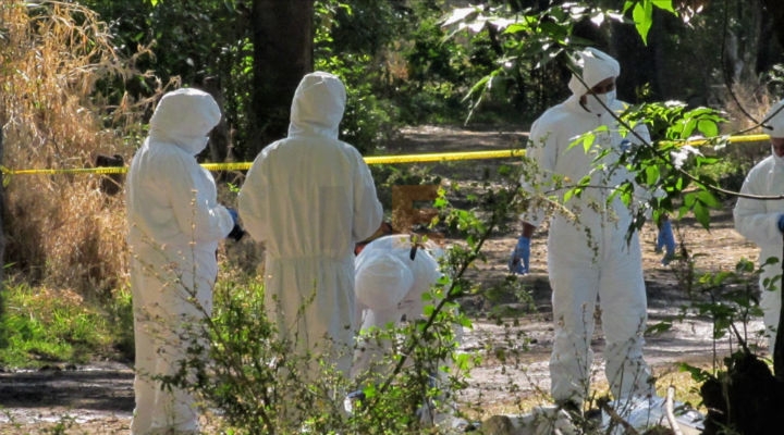 Hallan dos cadáveres en una brecha de Salvador Escalante, Michoacán