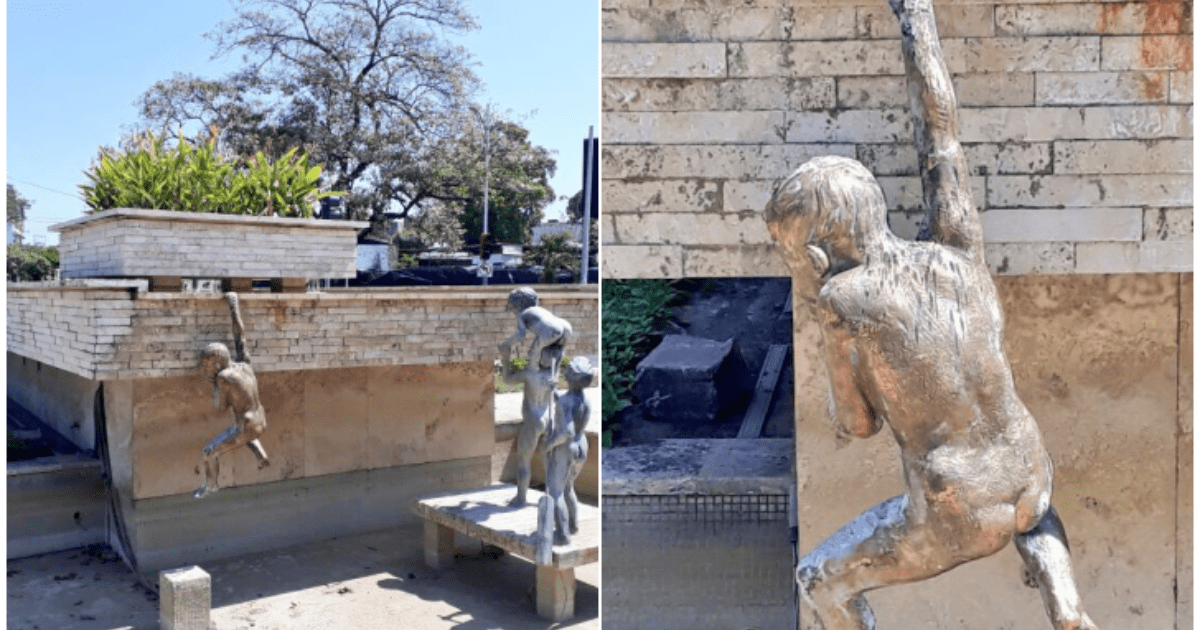 Intenta robar estatua "Niños Traviesos" y le cayó encima