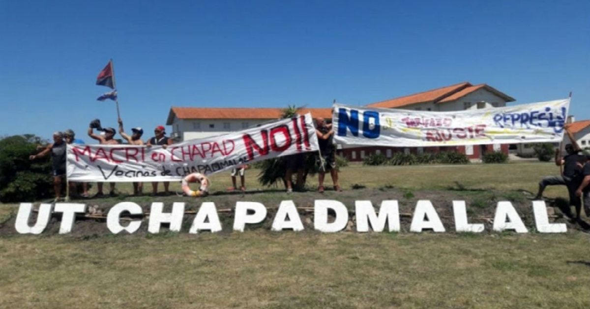 Macri traveled to Chapadmalal for his birthday and was greeted with protests