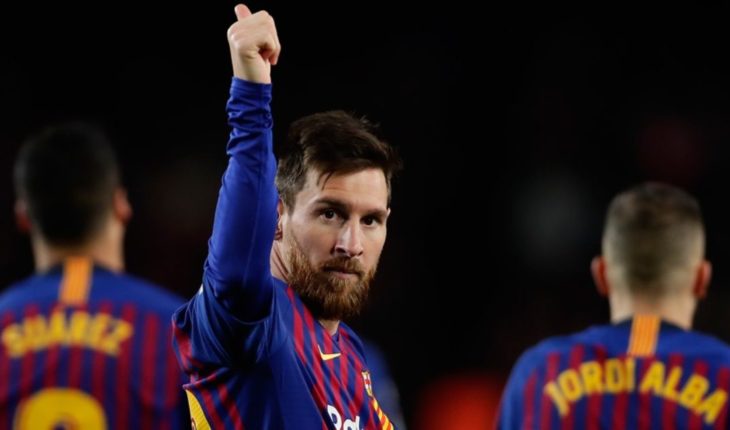 translated from Spanish: Messi leads the fight for the Golden Boot