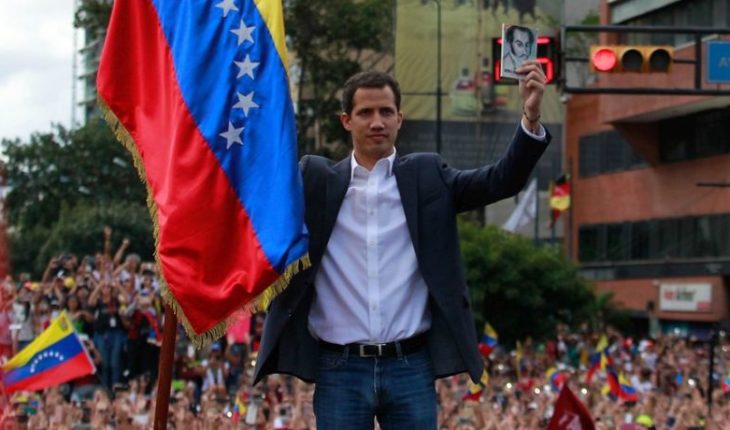 translated from Spanish: Nicolás Maduro sugirió que Juan Guaidó será detenido si regresa a Venezuela