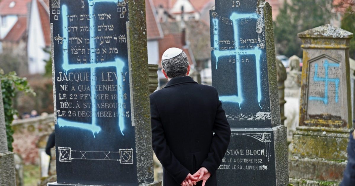 Profanan tumbas en Francia antes de marcha contra antisemitismo