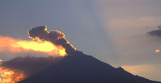 Protección civil se presenta en municipios vecinos al Volcán Popocatepetl