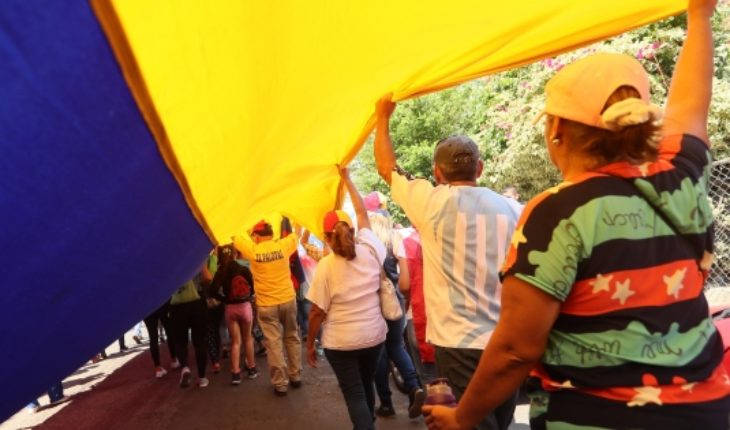 translated from Spanish: The “guided effect” once again fill the streets of Venezuela by humanitarian aid
