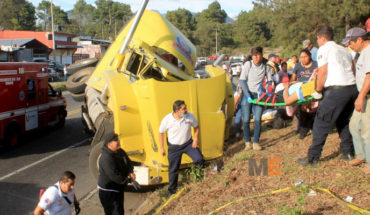 translated from Spanish: Trailer dragging two cars, reported seven people injured, in Uruapan