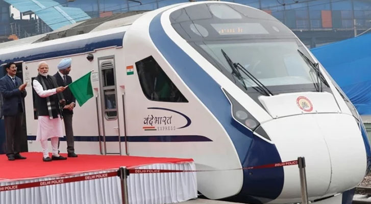 Tren de alta velocidad de la India choca contra una vaca en su viaje inaugural
